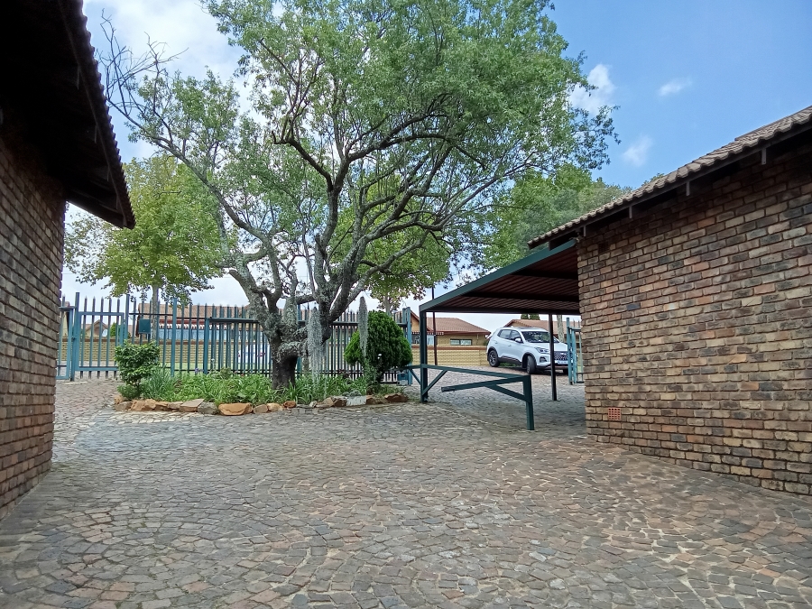 4 Bedroom Property for Sale in Wilro Park Gauteng