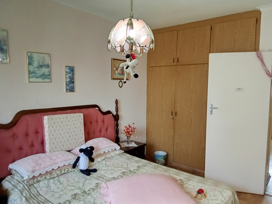 4 Bedroom Property for Sale in Wilro Park Gauteng