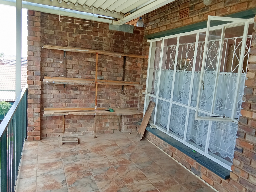 4 Bedroom Property for Sale in Wilro Park Gauteng