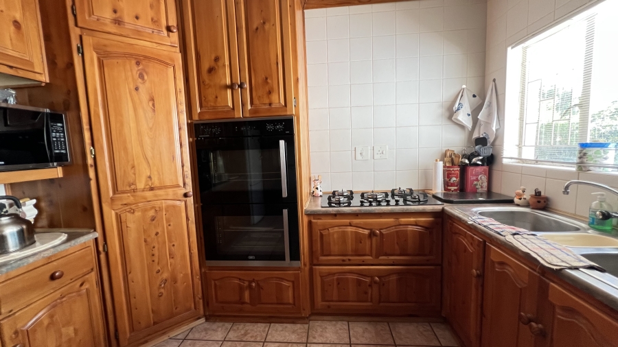 3 Bedroom Property for Sale in Helikonpark Gauteng