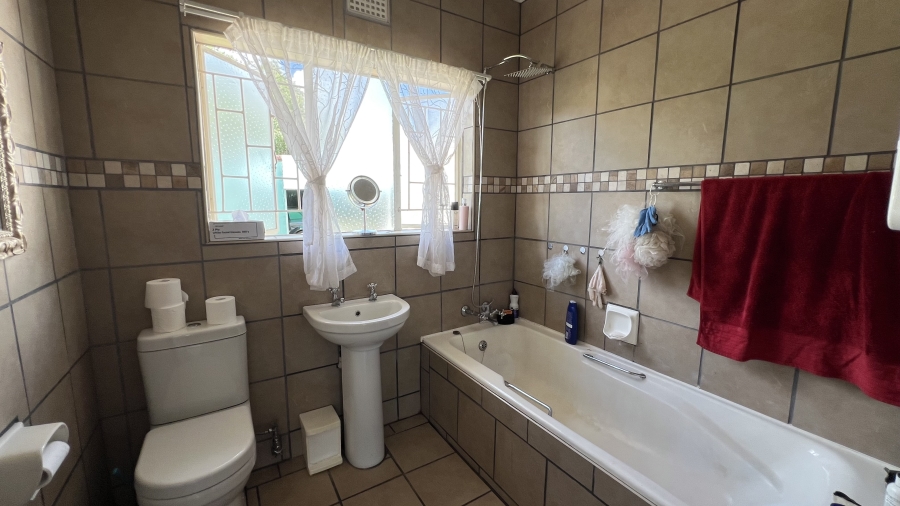 3 Bedroom Property for Sale in Helikonpark Gauteng
