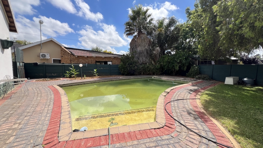 3 Bedroom Property for Sale in Helikonpark Gauteng