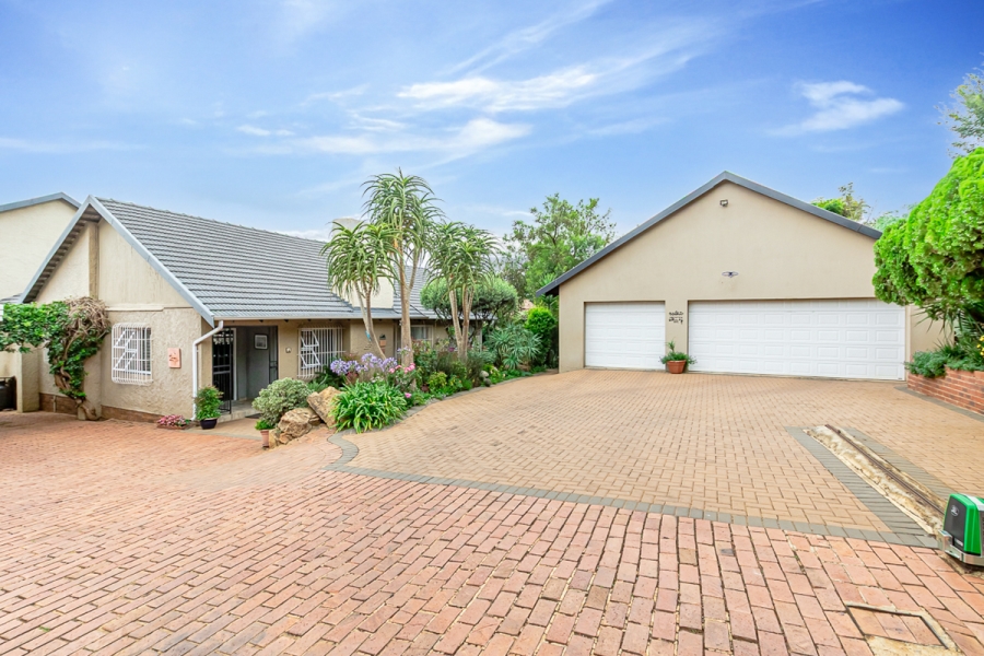 4 Bedroom Property for Sale in Linden Gauteng