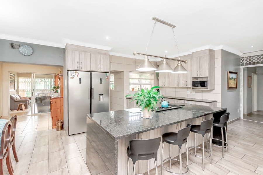 4 Bedroom Property for Sale in Linden Gauteng