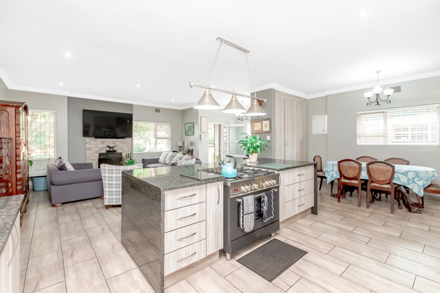 4 Bedroom Property for Sale in Linden Gauteng