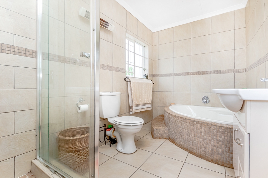 4 Bedroom Property for Sale in Linden Gauteng