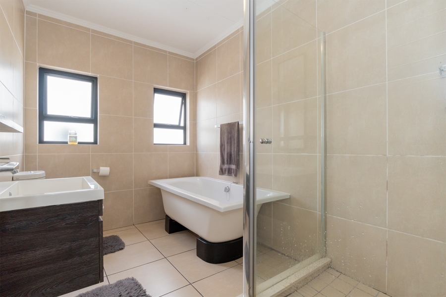 2 Bedroom Property for Sale in Greenstone Hill Gauteng