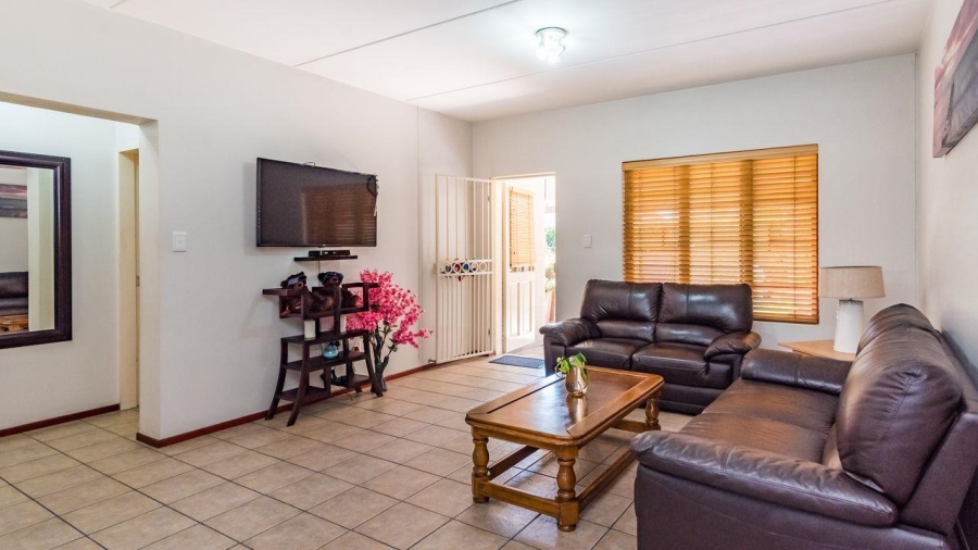 2 Bedroom Property for Sale in Sunninghill Gauteng