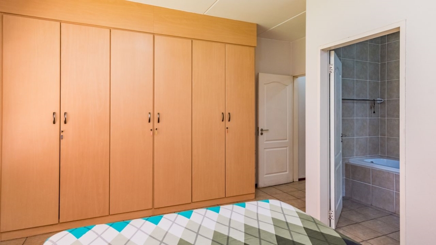 2 Bedroom Property for Sale in Sunninghill Gauteng