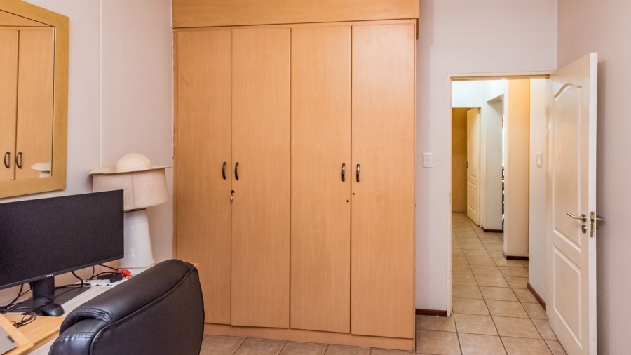 2 Bedroom Property for Sale in Sunninghill Gauteng