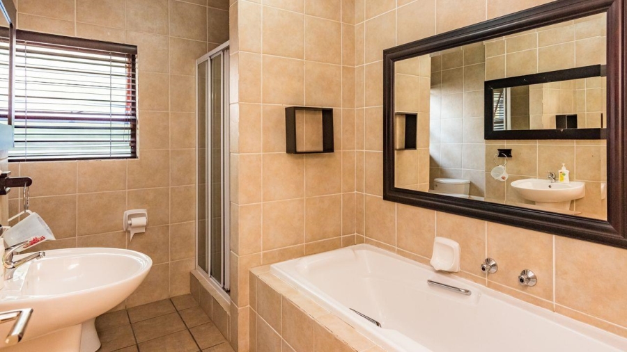 2 Bedroom Property for Sale in Sunninghill Gauteng