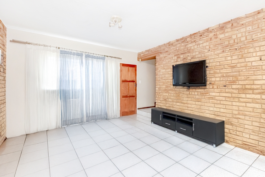 2 Bedroom Property for Sale in Noordheuwel Gauteng