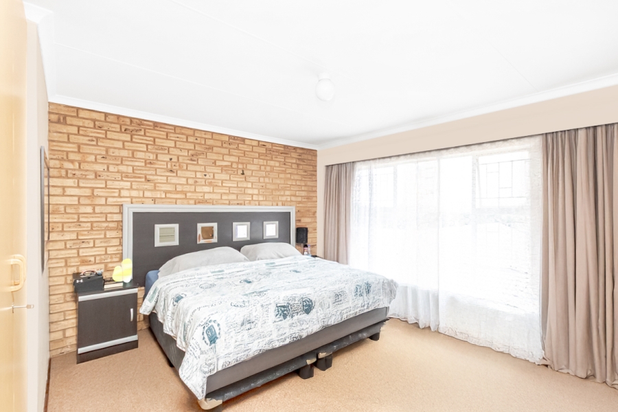 2 Bedroom Property for Sale in Noordheuwel Gauteng