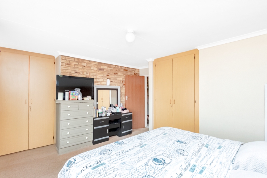 2 Bedroom Property for Sale in Noordheuwel Gauteng