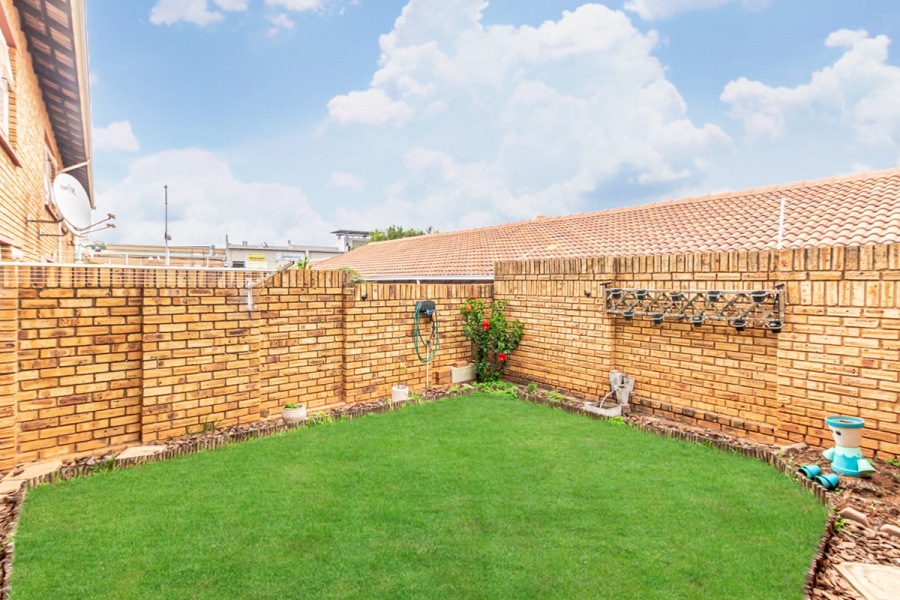 2 Bedroom Property for Sale in Noordheuwel Gauteng