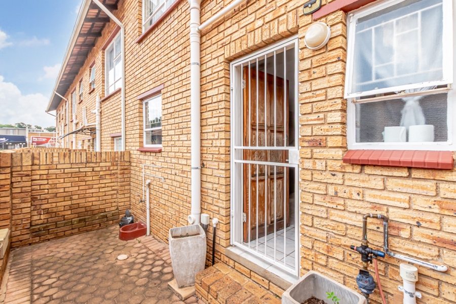 2 Bedroom Property for Sale in Noordheuwel Gauteng