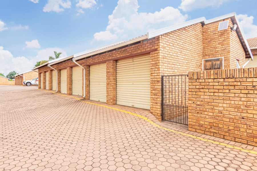 2 Bedroom Property for Sale in Noordheuwel Gauteng