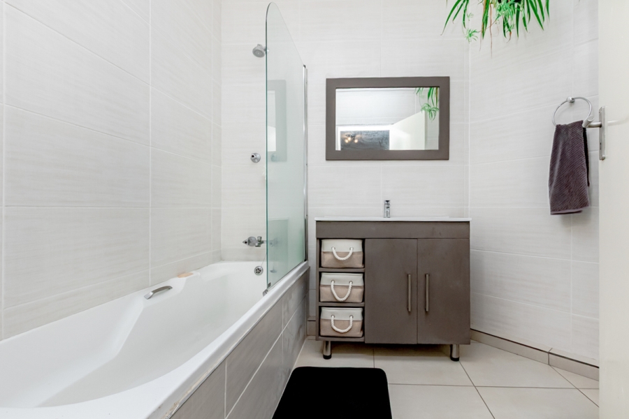 1 Bedroom Property for Sale in Paulshof Gauteng