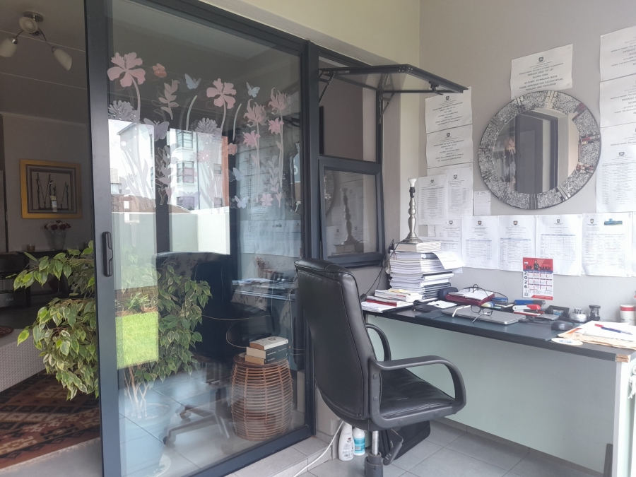 2 Bedroom Property for Sale in Glen Marais Gauteng