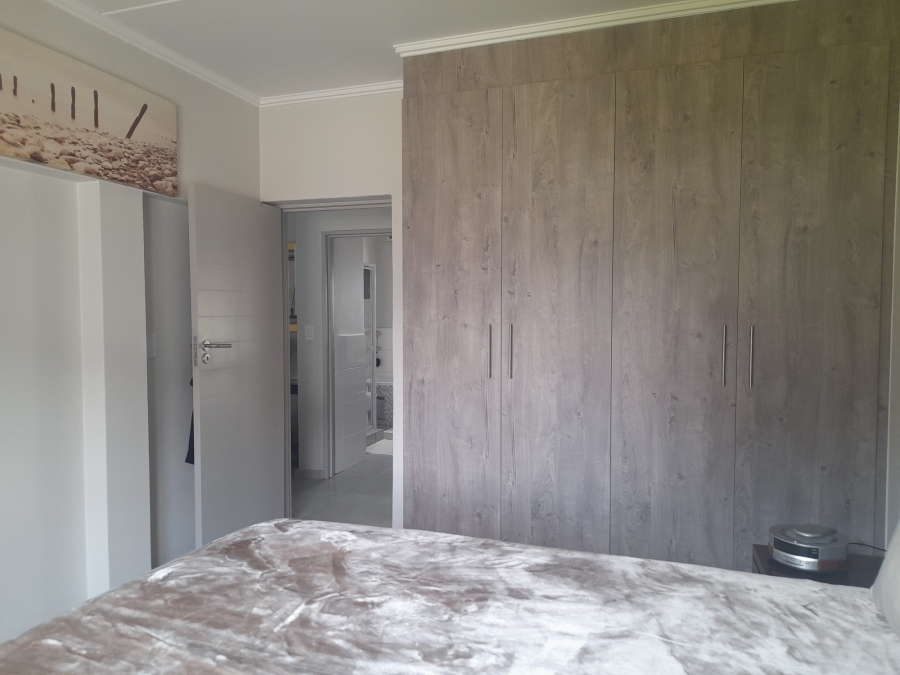2 Bedroom Property for Sale in Glen Marais Gauteng