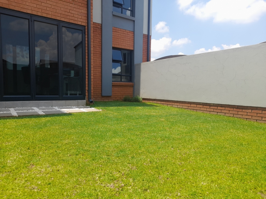 2 Bedroom Property for Sale in Glen Marais Gauteng