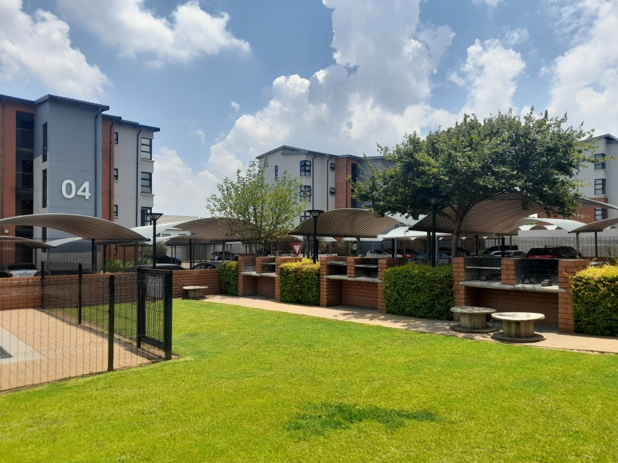 2 Bedroom Property for Sale in Glen Marais Gauteng