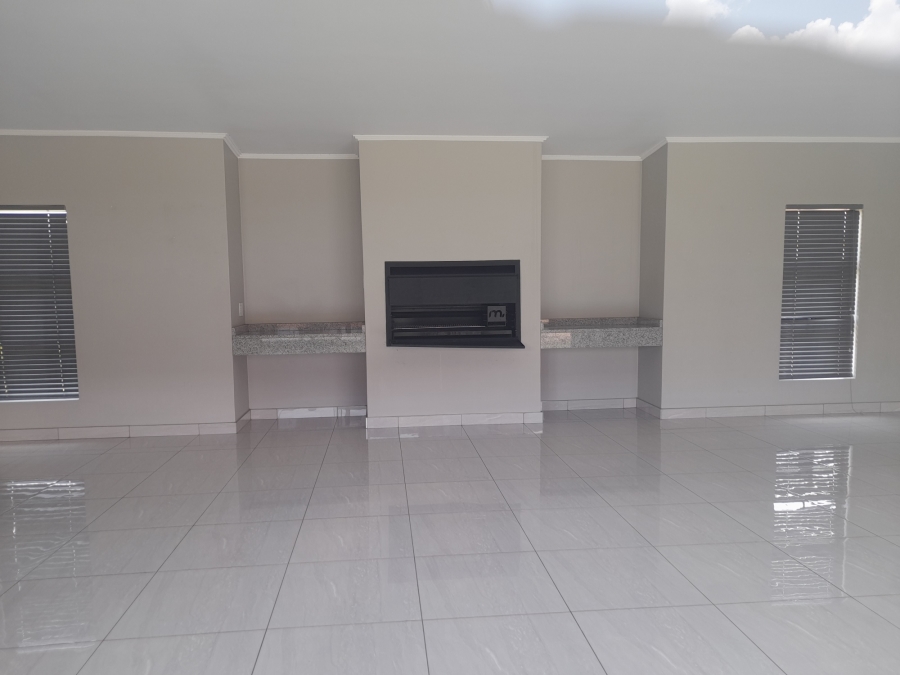 2 Bedroom Property for Sale in Glen Marais Gauteng
