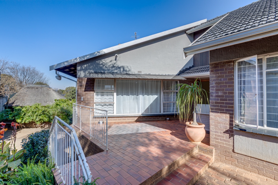 5 Bedroom Property for Sale in Linden Gauteng