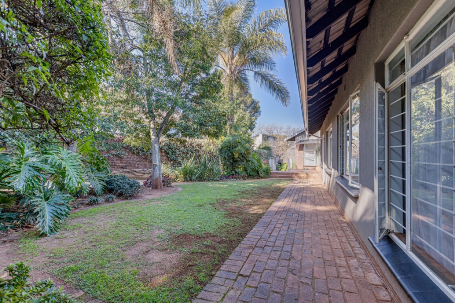 5 Bedroom Property for Sale in Linden Gauteng