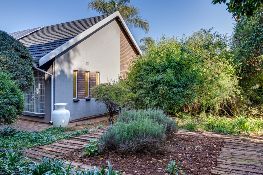 5 Bedroom Property for Sale in Linden Gauteng