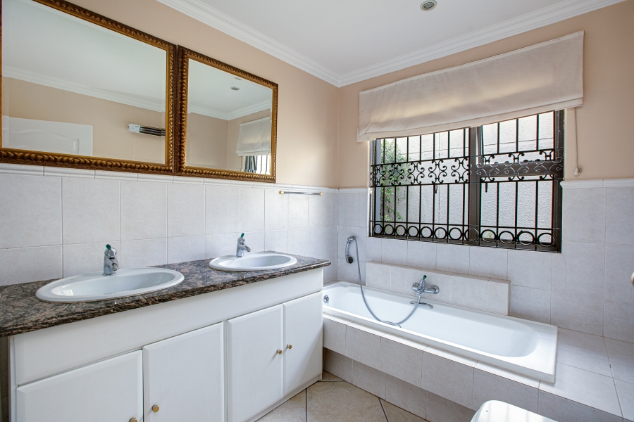 To Let 2 Bedroom Property for Rent in River Club Gauteng