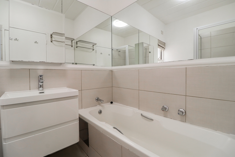 To Let 2 Bedroom Property for Rent in Melrose North Gauteng