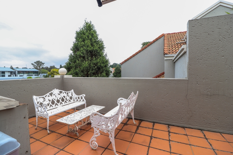 To Let 2 Bedroom Property for Rent in Melrose North Gauteng