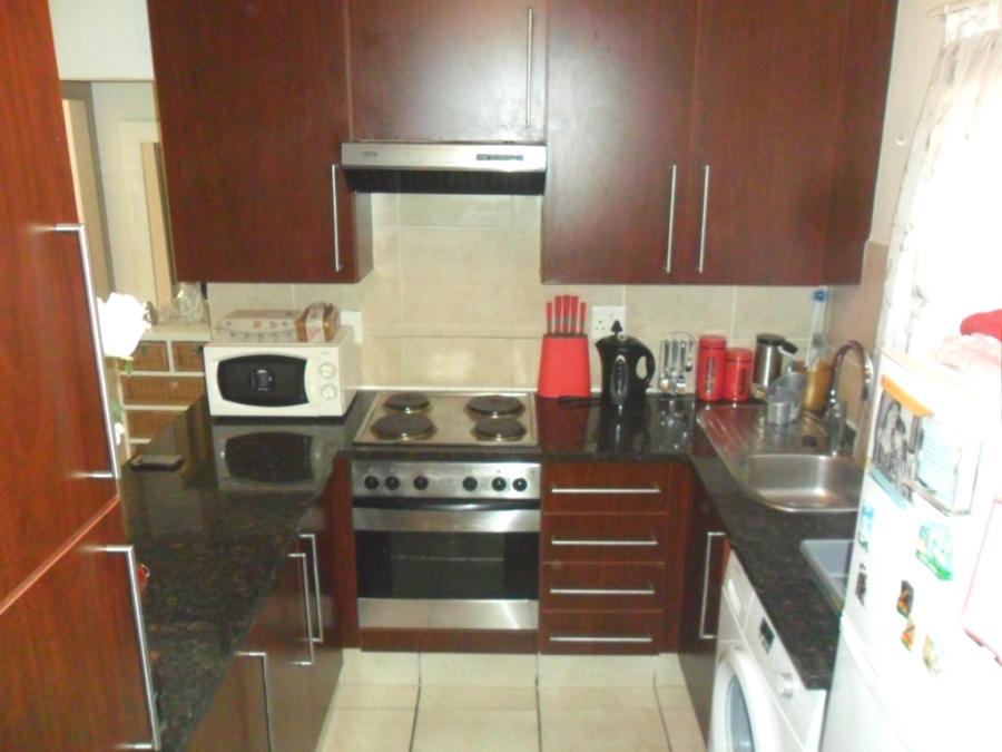 To Let 1 Bedroom Property for Rent in Pineslopes Gauteng