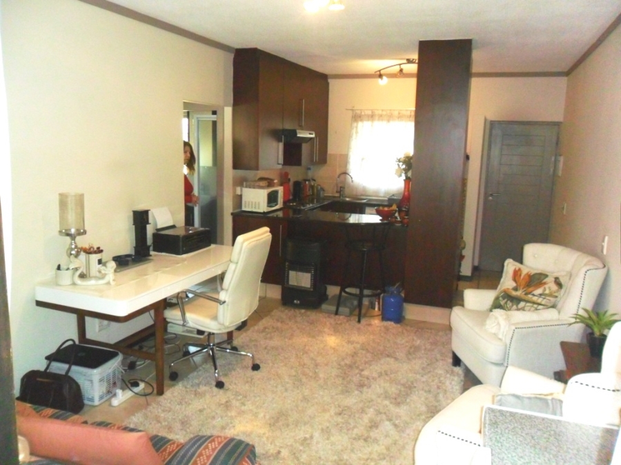 To Let 1 Bedroom Property for Rent in Pineslopes Gauteng