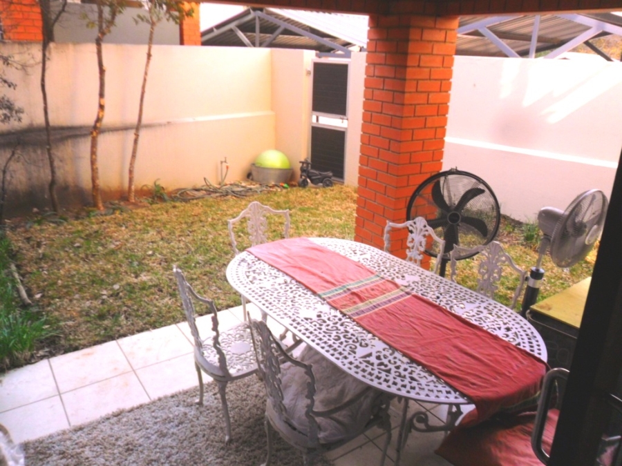 To Let 1 Bedroom Property for Rent in Pineslopes Gauteng