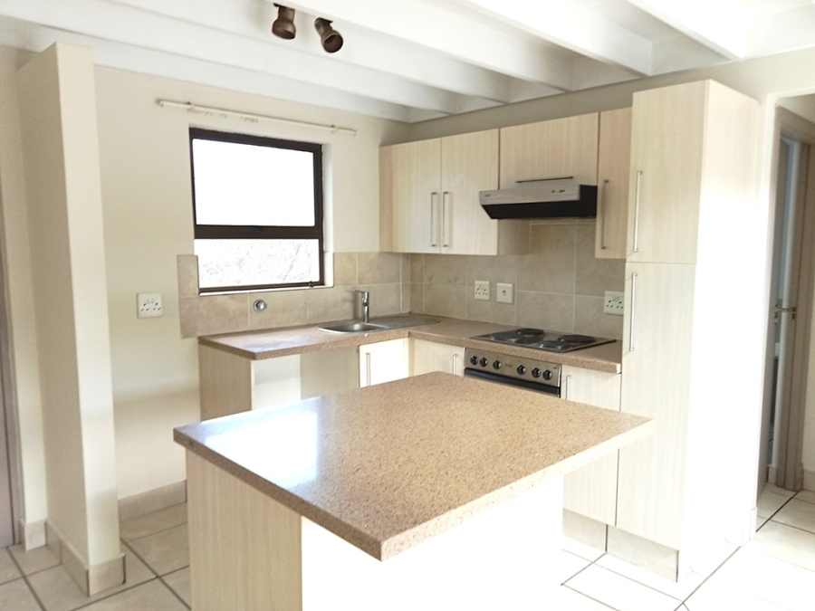 To Let 1 Bedroom Property for Rent in Douglasdale Gauteng