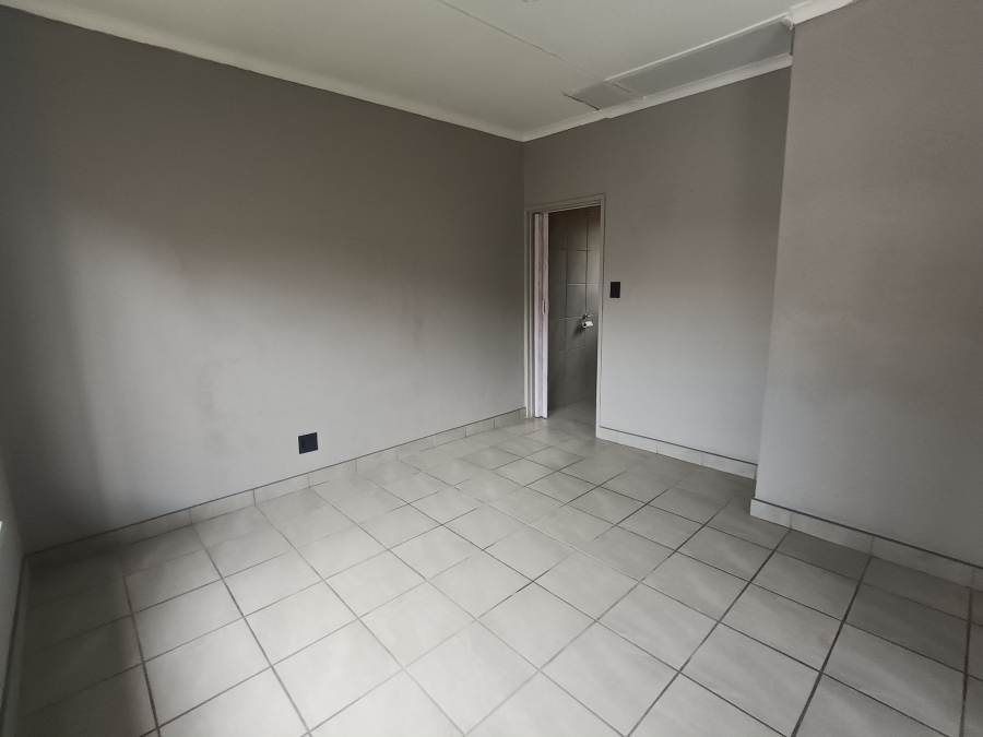 1 Bedroom Property for Sale in Verwoerdpark Gauteng