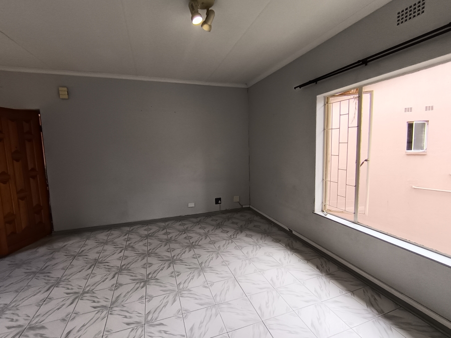 1 Bedroom Property for Sale in Verwoerdpark Gauteng