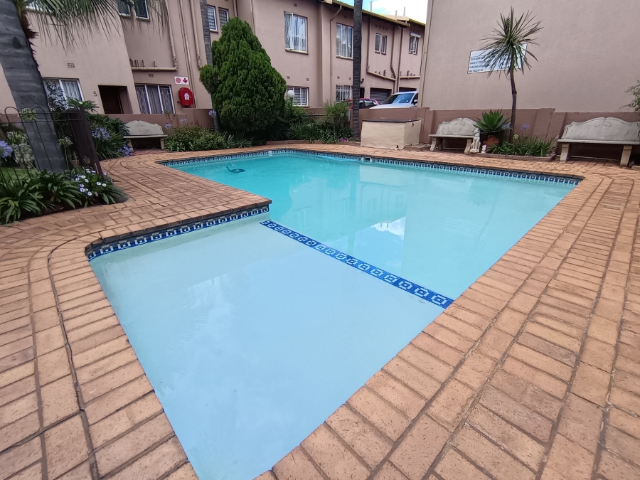 1 Bedroom Property for Sale in Verwoerdpark Gauteng