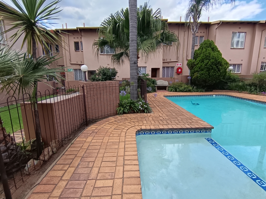 1 Bedroom Property for Sale in Verwoerdpark Gauteng