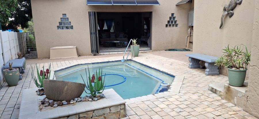 4 Bedroom Property for Sale in Sinoville Gauteng