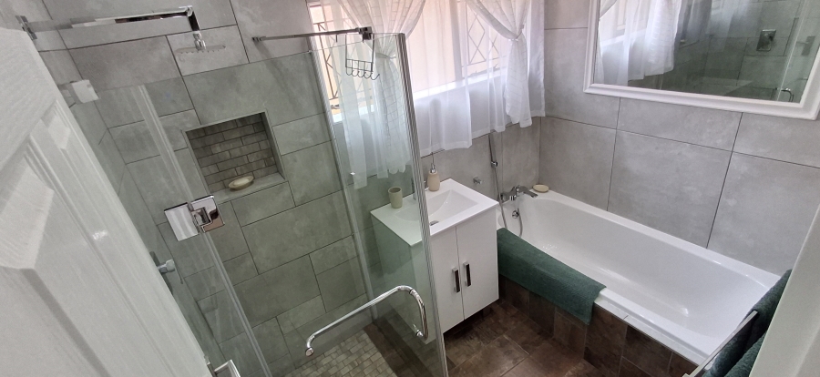 4 Bedroom Property for Sale in Sinoville Gauteng