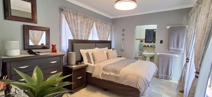 4 Bedroom Property for Sale in Sinoville Gauteng