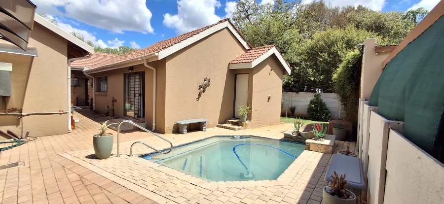 4 Bedroom Property for Sale in Sinoville Gauteng