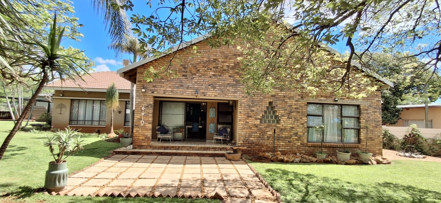 4 Bedroom Property for Sale in Sinoville Gauteng