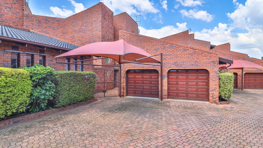 3 Bedroom Property for Sale in Glenanda Gauteng