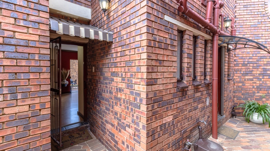 3 Bedroom Property for Sale in Glenanda Gauteng