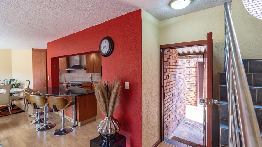 3 Bedroom Property for Sale in Glenanda Gauteng