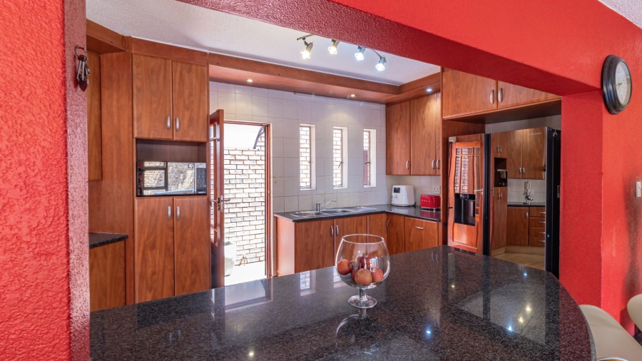 3 Bedroom Property for Sale in Glenanda Gauteng